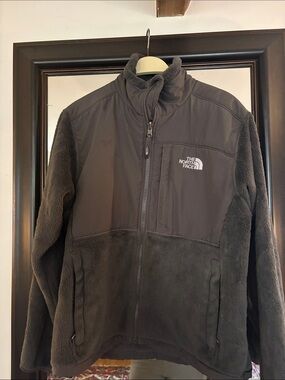 The North Face Women’s Charcoal Gray Fleece Jacket